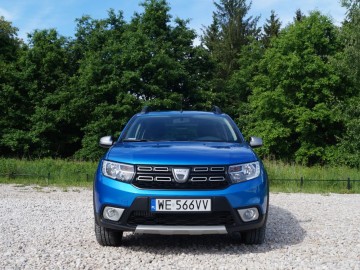 Dacia Sandero TCe 90 5 MT Stepway Laureate – Pozory mylą