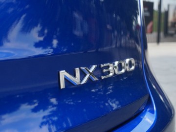 Lexus NX300 238 KM E-Four AT6 - Mocarz z Japonii