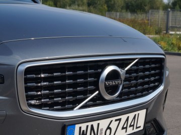 Volvo S60 T5 2,0 R-Design 250 KM 8AT – ,,Światowiec”