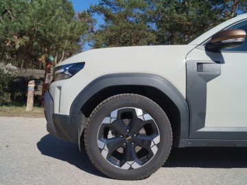 Dacia Duster Hybrid 140 KM 4x2 Extreme - Zaskakująca pod wieloma względami