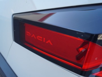 Dacia Duster Hybrid 140 KM 4x2 Extreme - Zaskakująca pod wieloma względami
