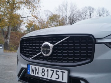 Volvo XC60 B5 AWD Mild Hybrid Black Edition 250 KM+14 KM - Udane połączenie