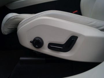 Volvo XC60 B5 AWD Mild Hybrid Black Edition 250 KM+14 KM - Udane połączenie