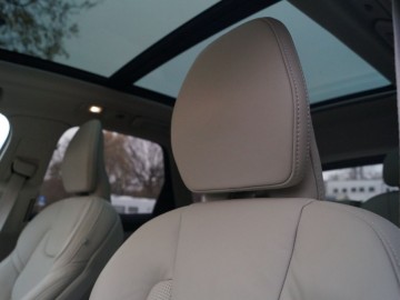 Volvo XC60 B5 AWD Mild Hybrid Black Edition 250 KM+14 KM - Udane połączenie