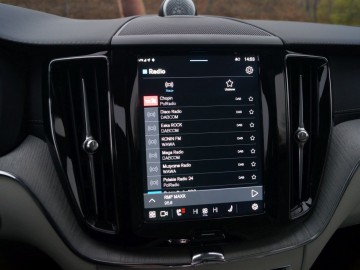 Volvo XC60 B5 AWD Mild Hybrid Black Edition 250 KM+14 KM - Udane połączenie
