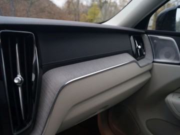Volvo XC60 B5 AWD Mild Hybrid Black Edition 250 KM+14 KM - Udane połączenie