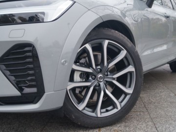 Volvo XC60 B5 AWD Mild Hybrid Black Edition 250 KM+14 KM - Udane połączenie