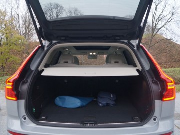 Volvo XC60 B5 AWD Mild Hybrid Black Edition 250 KM+14 KM - Udane połączenie