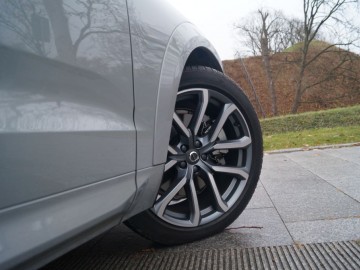 Volvo XC60 B5 AWD Mild Hybrid Black Edition 250 KM+14 KM - Udane połączenie
