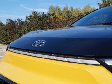 Toyota Aygo X Hybrid Style GR Sport 1.5 e-CVT 116 KM &ndash; Miejska pszcz&oacute;łka