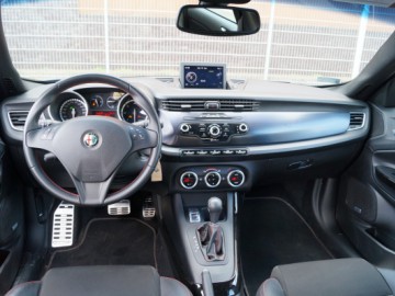 Alfa Romeo Giulietta 2.0 JTDM 16v 175 KM Exclusive - Stylowo i oszczędnie
