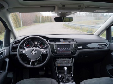 Volkswagen Touran 1.4 TSI DSG Highline - Trzecia generacja dla każdego