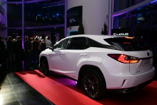 Premiera Lexusa RX