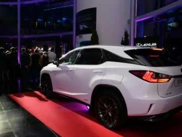 Premiera Lexusa RX