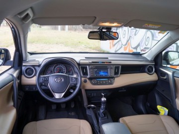 Toyota RAV4 Premium+ Executive - Z mocną pozycją