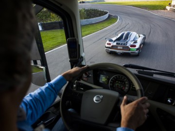Volvo FH vs Koenigsegg One:1