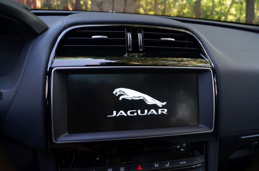 Jaguar F-Pace 3,0 TDV6 AT8 300 KM – Kocie sprawki