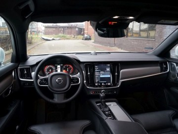 Volvo S90 D5 AWD Inscription – Pięć metrów luksusu, czyli piękna bestia