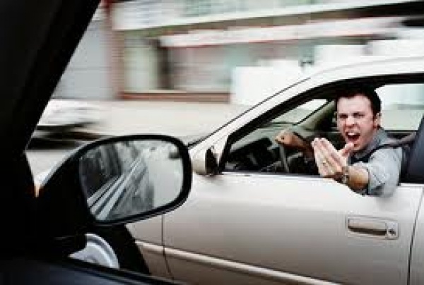 Dlaczego polscy kierowcy są na bakier z kulturą na drodze?