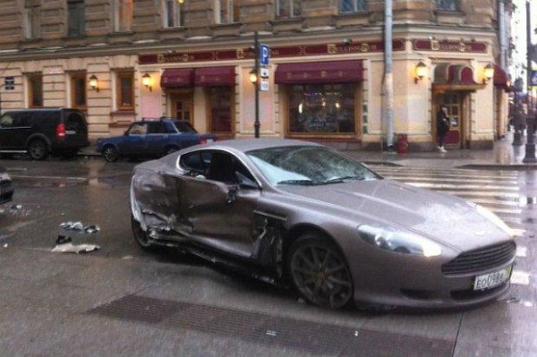 15-letni piłkarz rozbił nowego Aston Martina