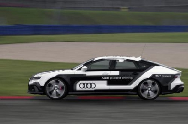 Audi RS7 bez kierowcy znów na torze