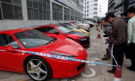 Chińska policja zajęła 12 sportowych aut