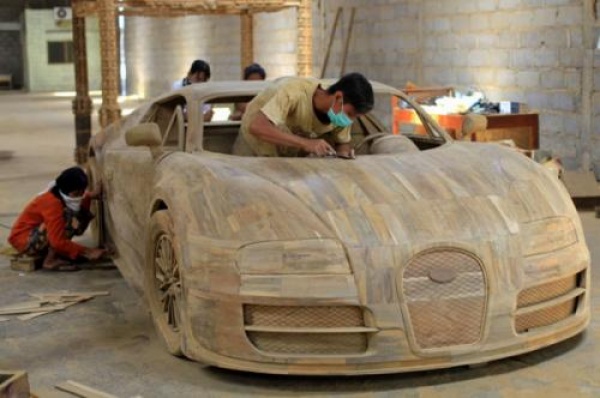 Bugatti Veyron z... drewna