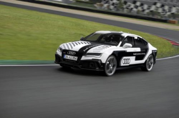 Audi RS 7 piloted driving concept – Bez kierowcy na torze