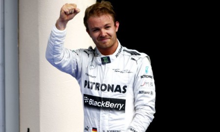 Rosberg zostaje w Mercedesie