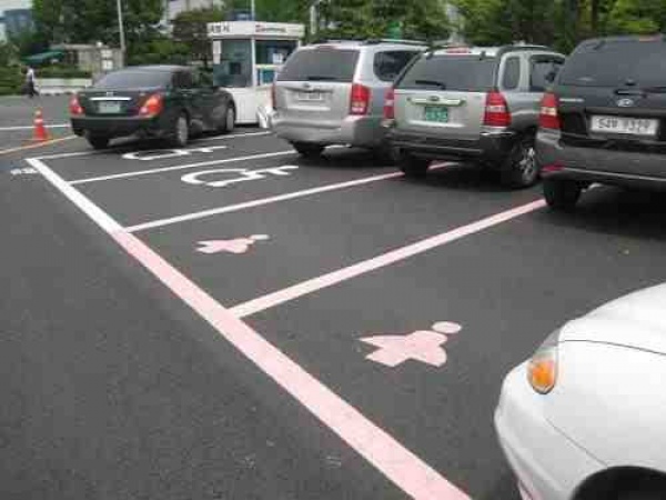 Miejsca parkingowe dla kobiet