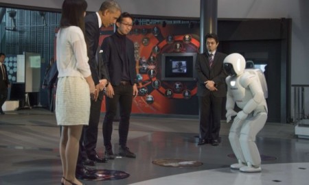ASIMO powitał Prezydenta Obamę