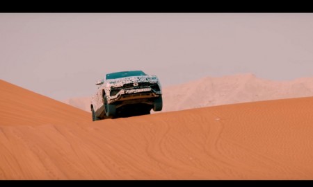 Lamborghini Urus na pustyni