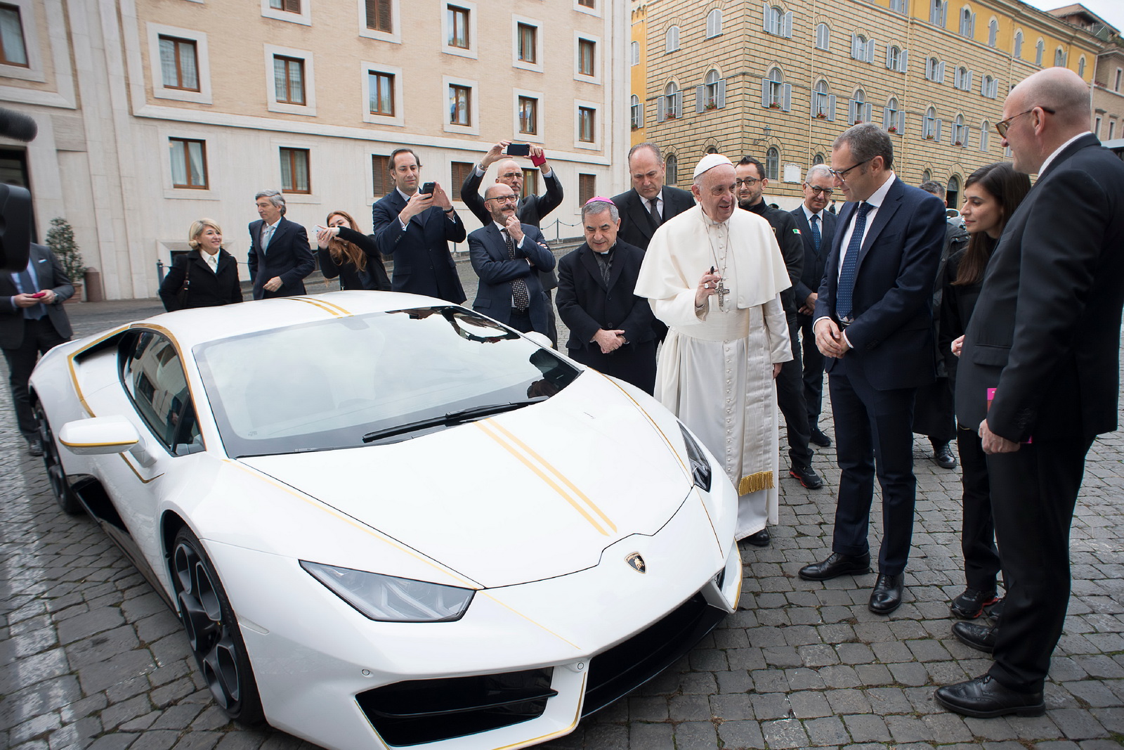 Lamborghini Huracan dla Papieża
