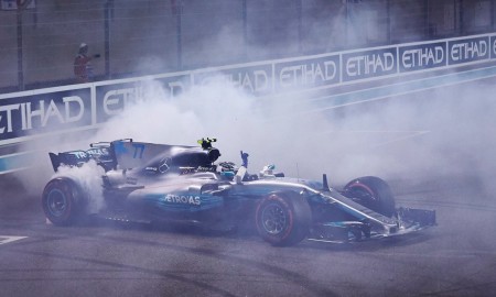 Dublet Mercedesa na koniec sezonu