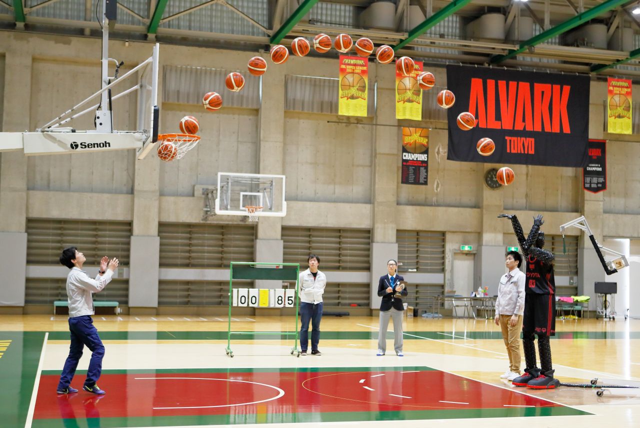 Grający w koszykówkę robot Toyoty pobił rekord Guinnessa