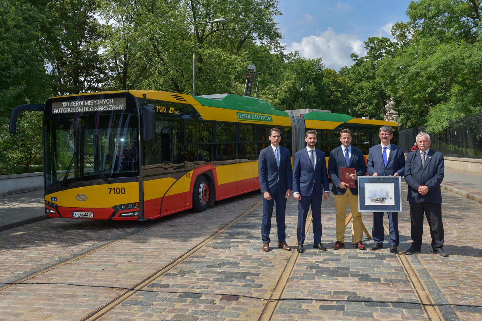 130 autobusów elektrycznych dla Warszawy