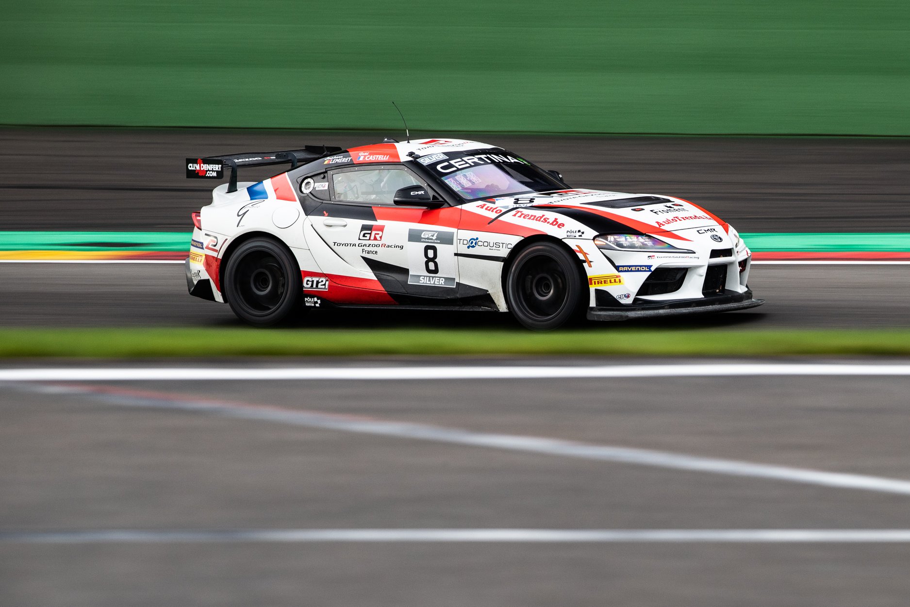  Toyota GR Supra GT4 wygrywa na torze w Spa