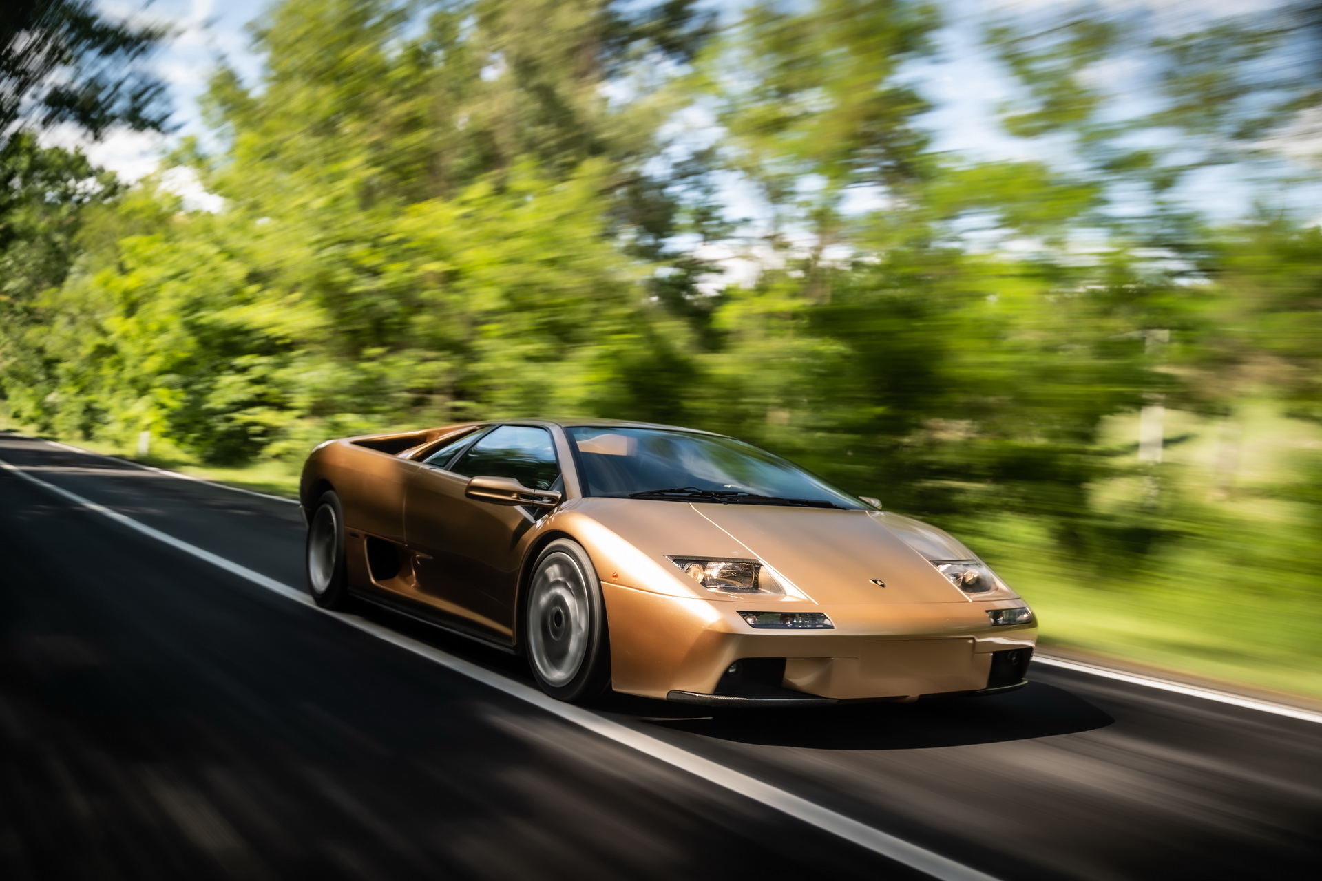 Lamborghini Diablo - historia kultowego superauta z okazji 30. urodzin