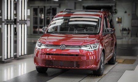 VW Caddy 5 Maxi na linii montażowej  