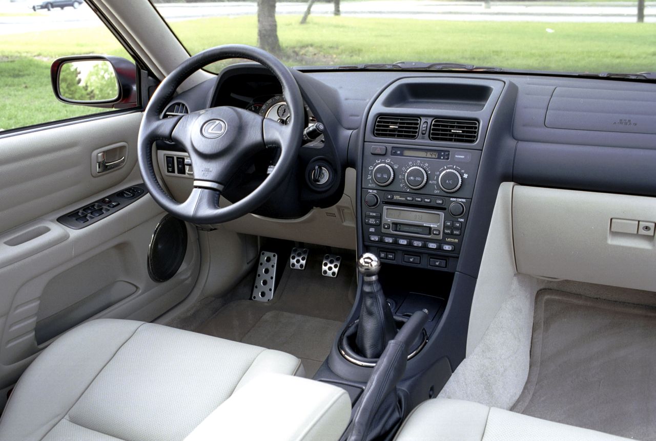 Lexus IS 300 z manualną skrzynią
