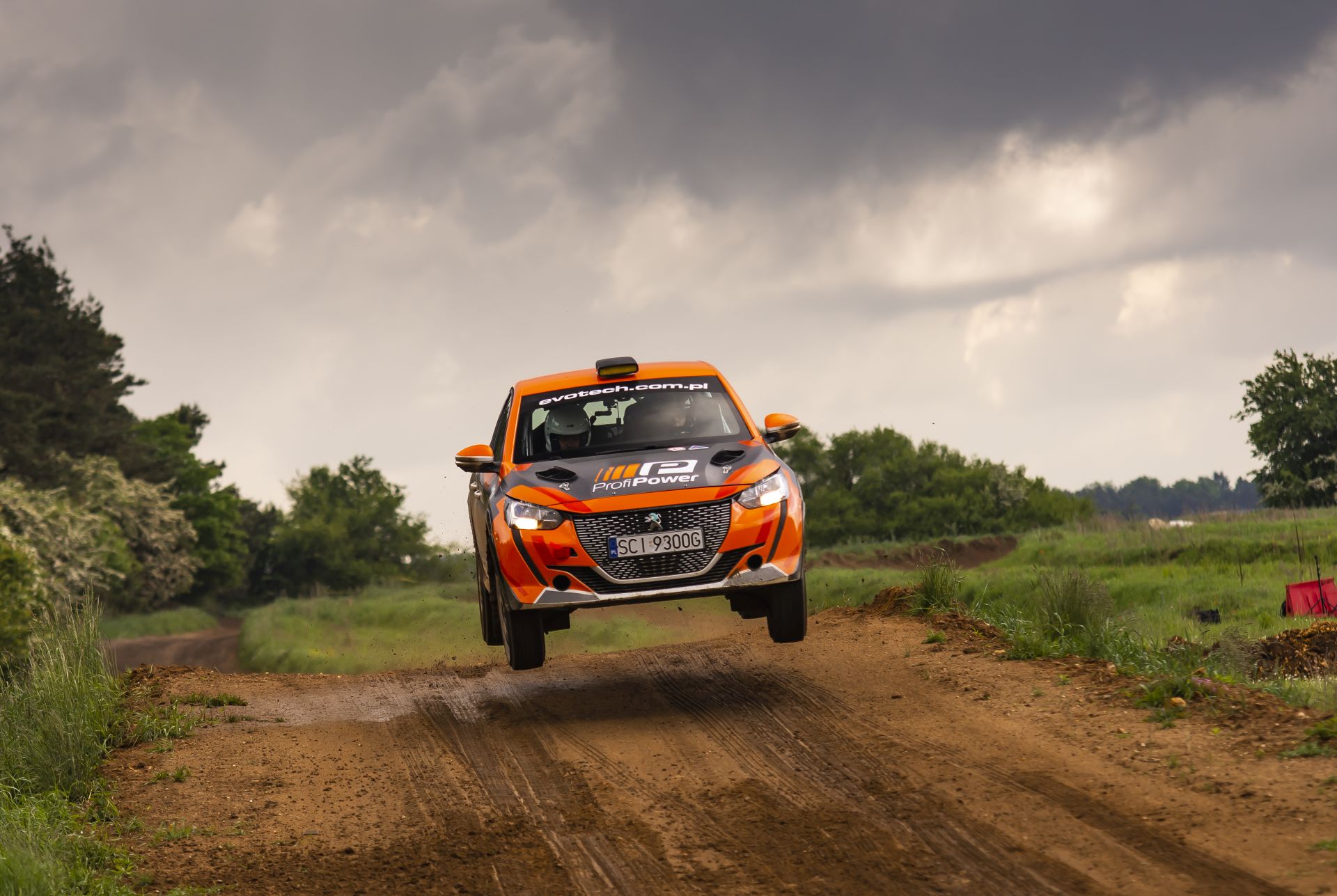 Trzy Peugeoty 208 Rally 4 w Rajdowych Mistrzostwach Polski