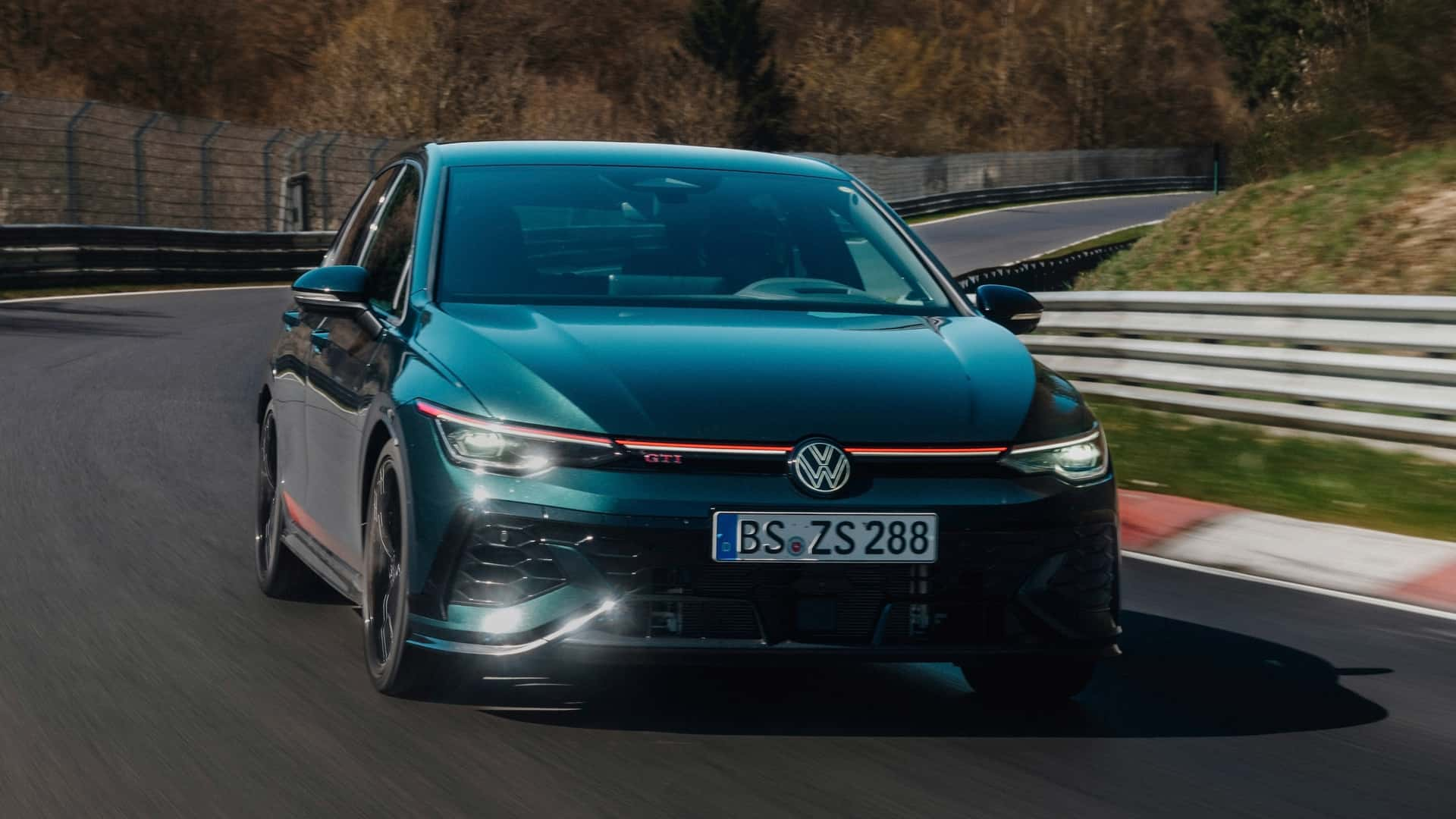 VW Golf GTI Edition 50 - Zn&oacute;w nr 1 na N&uuml;rburgringu