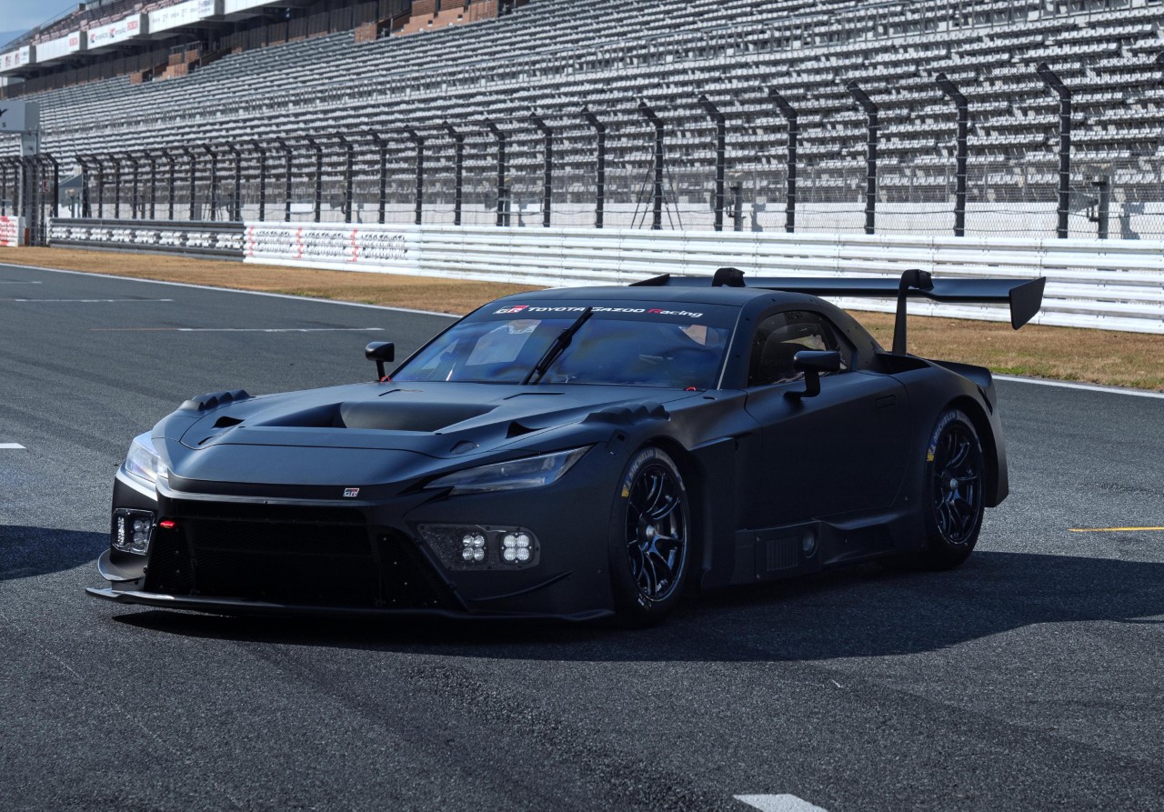GR GT i GR GT3 bez kamuflażu w Goodwood