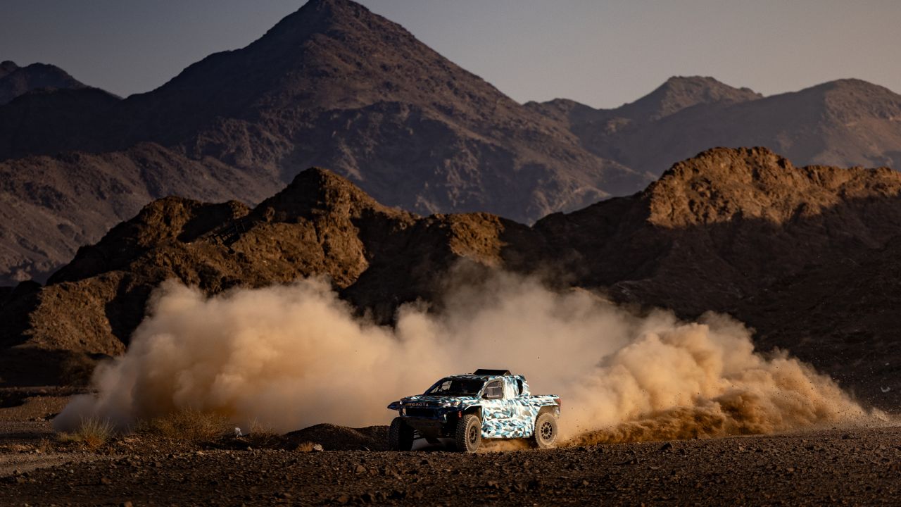 Wodorowy DKR GR FC Hilux