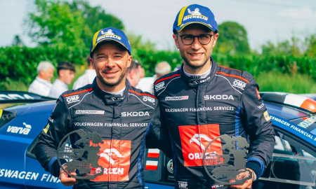 Mikołaj Marczyk na podium Rali Ceredigion