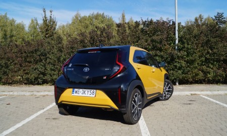 Toyota Aygo X Hybrid Style GR Sport 1.5 e-CVT 116 KM &ndash; Miejska pszcz&oacute;łka