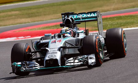 Hamilton z pole position na Silverstone