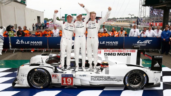Ekipa Porsche triumfuje w Le Mans