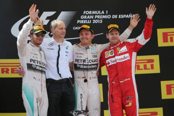 Nico Rosberg triumfuje w Barcelonie