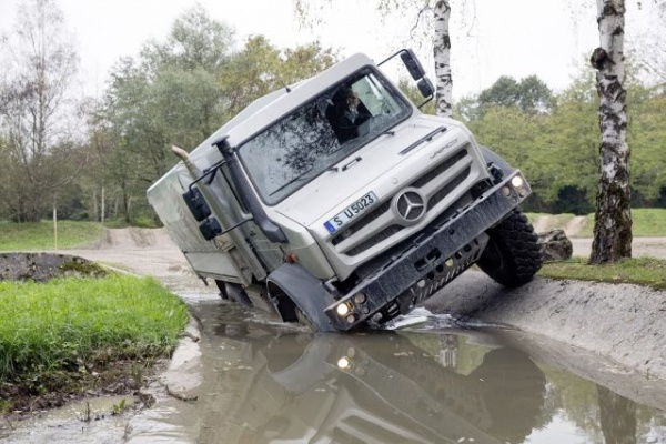Mercedes Unimog U 4023/U 5023 – Najtrudniejszy off-road to jego żywioł
